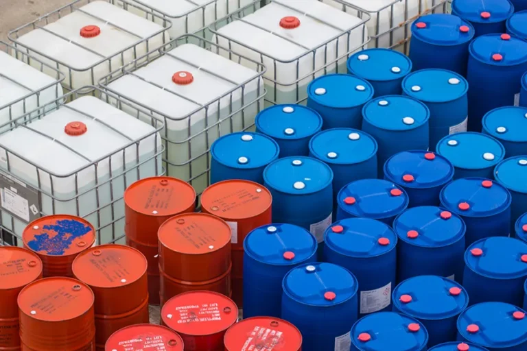 انبارداری مواد شیمیایی